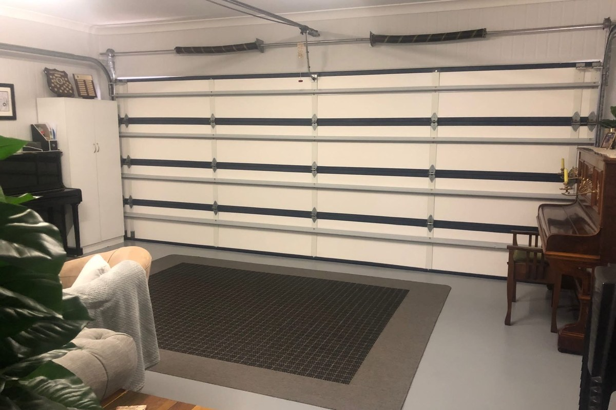 Garage home office with stable temperatures thanks to ThermaDoor insulation panels