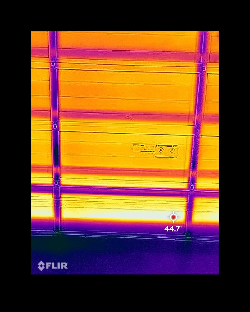 FLIR thermal image showing uninsulated steel garage door surface temperature reaching 44.7 degrees Celsius on a 28 degree autumn afternoon, Mountain Creek Queensland
